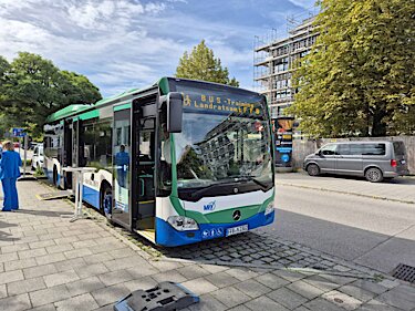 Der Behindertenbeirat veranstaltete in Kooperation mit der Stabsstelle Öffentliche Mobilität des Landratsamtes Fürstenfeldbruck ein Bus-Fahrgast-Training. Der Behindertenbeirat veranstaltete in Kooperation mit der Stabsstelle Öffentliche Mobilität des Landratsamtes Fürstenfeldbruck ein Bus-Fahrgast-Training.